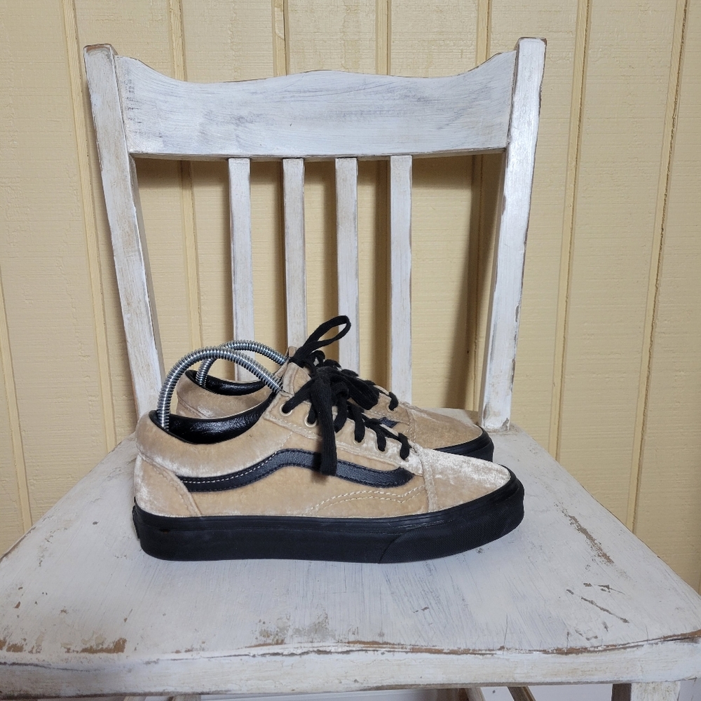 VANs Classic Velvet Old Skool Tan/Black size 7.5
